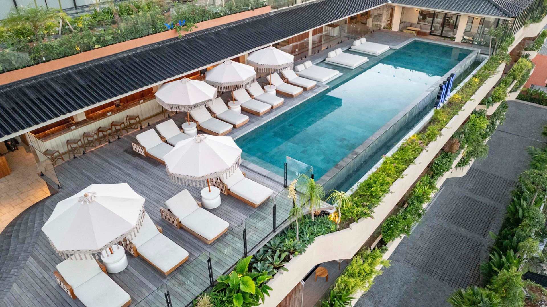 First hotel in Indonesia